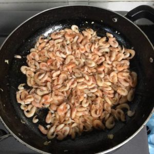 Tép bò xào bông hẹ siêu ngon 3